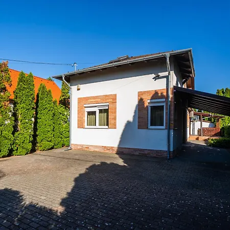 Kis Bogracs Vendeghaz Holiday home *